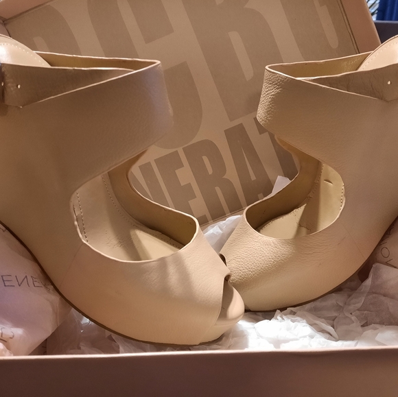 SOLD BCBG ankle wrap Sandals - Picture 2 of 4